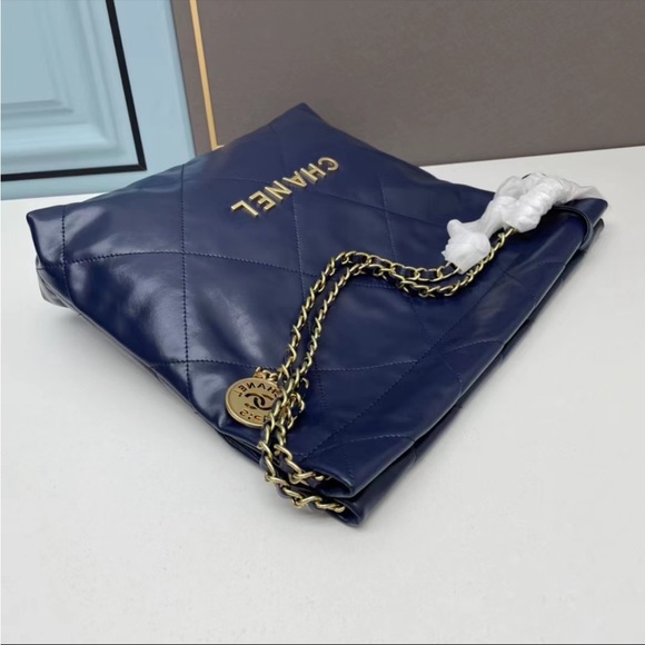 Luxury handbag - Picture 7 of 16